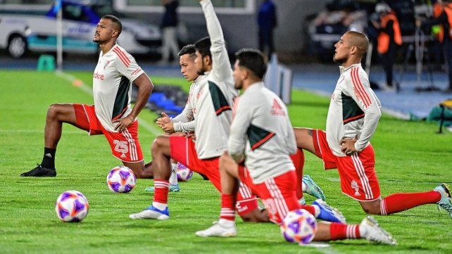 River juega ante Racing de Córdoba.