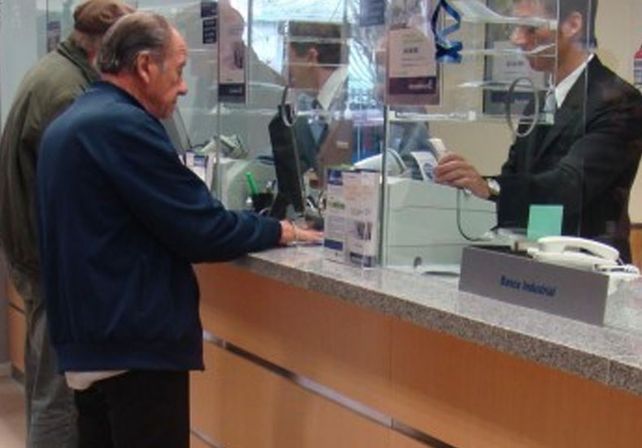 Reafirman que no hay restricción para operaciones bancarias en ventanilla