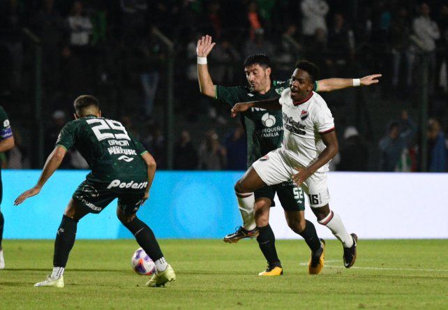 Djorkaeff Reasco no logró destacarse en Newells y se fue a Instituto en 2023. Ahora jugará en Barcelona de Guayaquil.