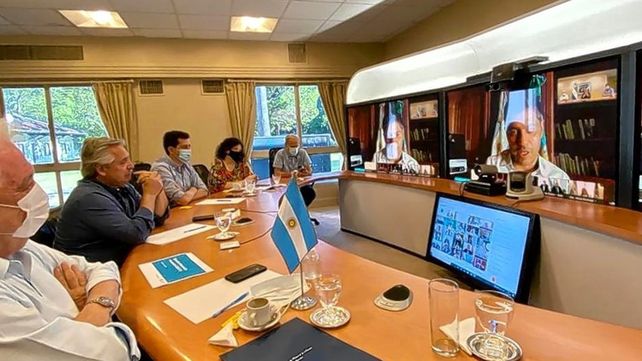 El presidente Fernández está reunido con los gobernadores para ultimar detalles de la campaña de vacunación