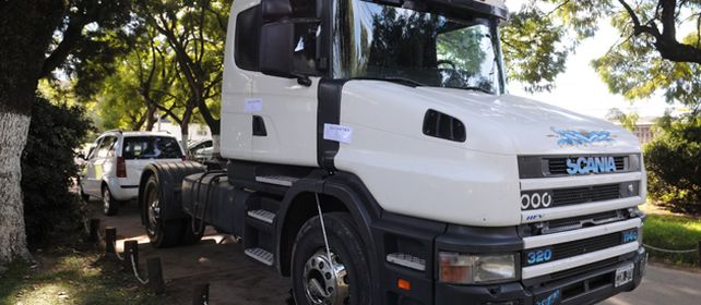 Un camión secuestrado en Cereseto al 5500 de Rosario. Se habría usado para llevar carga robada.