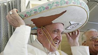 El Papa llegó anoche a México, donde fue recibido por el presidente Peña Nieto
