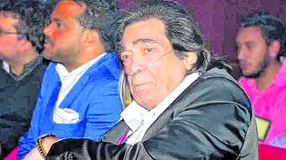 Cacho Castaña sigue internado en terapia intensiva
