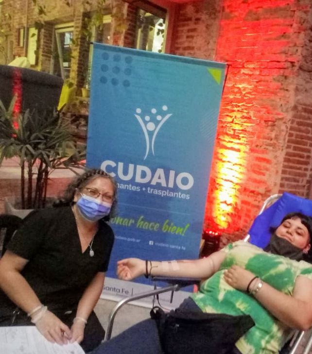 Con acompañamiento familiar, las personas se acercaron en un acto solidario.