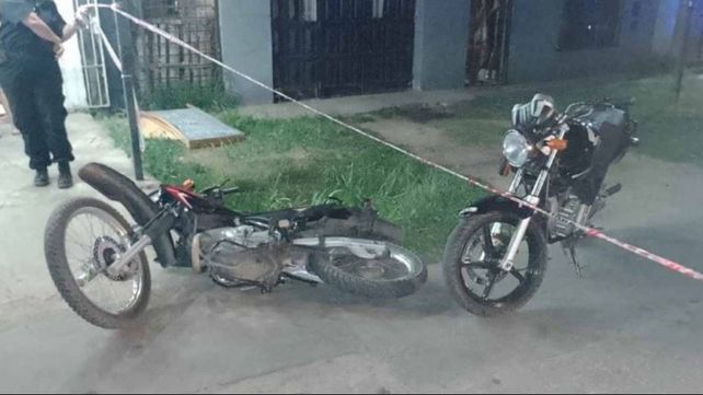 Las motos en las que llegaron los delincuentes a Brasil al 500 bis. Ambas tenían pedido de captura por haber sido robadas con armas de fuego.