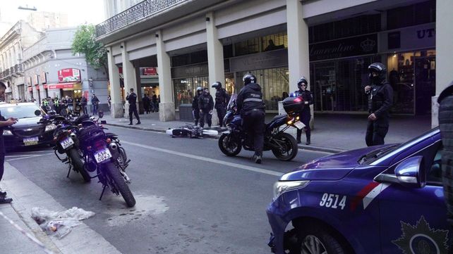 Los perseguía la Policía, chocaron a un peatón y terminaron con heridas graves