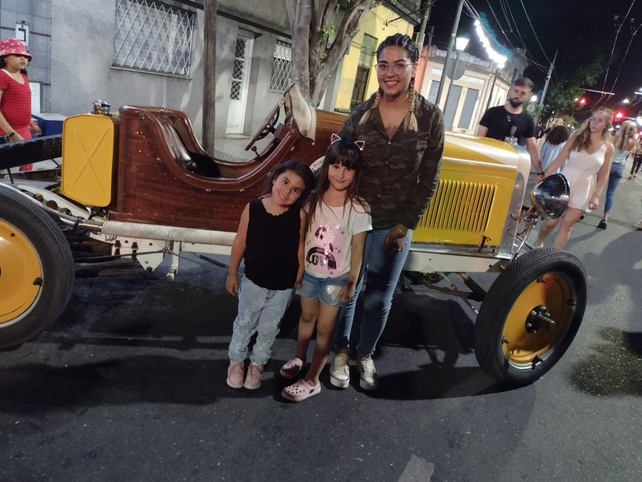 Hubo artistas, autos antiguos y Dj´s que convocaron a toda la familia. 