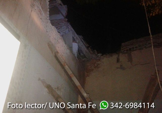 Graves destrozos. La tremenda explosión provocó caída de materiales sobre Balcarce y daños en las adyacencias./ Gentileza lector UNO.