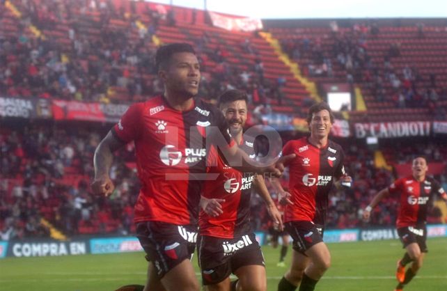 Morelo volvió a ser el héroe para que Colón venza a Gimnasia y le ponga fin a la malaria