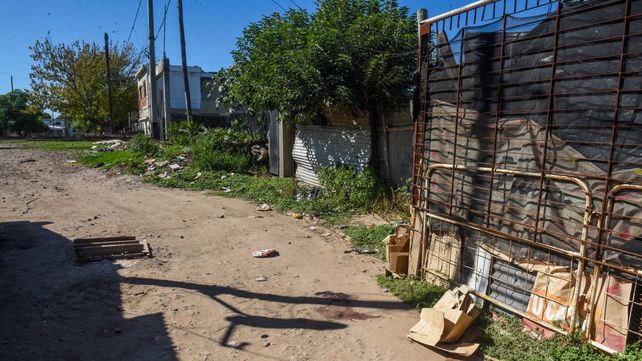 Juan Angel Alegre fue atacado a balazos en un pasillo de Esquiú entre Felipe Moré y las vías, del lado de barrio Ludueña.