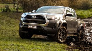 La Toyota Hilux SRX 4x4 AT es la opción más equipada de la gama. Afronta los desafíos de cualquier clima y terreno.