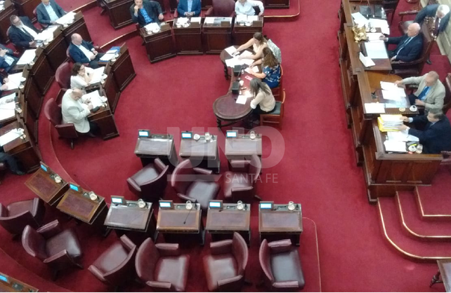 Los diputados del interbloque del PJ dejaron sus bancas en medio de la sesión.