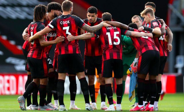 El Bournemouth del argentino Senesi goleó a Swansea por la FA Cup
