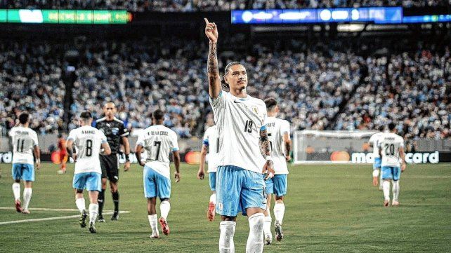 Darwin Núñez puso a Uruguay 2 a 0 frente a Bolivia.