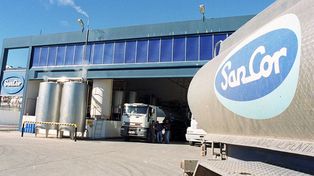 Camioneros inició un paro de actividades en Sancor para repudiar despidos y suspensiones