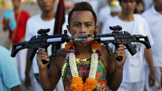 Las postales del extraño festival vegetariano tailandés