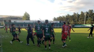 Violencia en Puerto San Martín. Coronel Aguirre no podrá jugar por un año en el Regional Amateur.&nbsp; &nbsp; &nbsp;