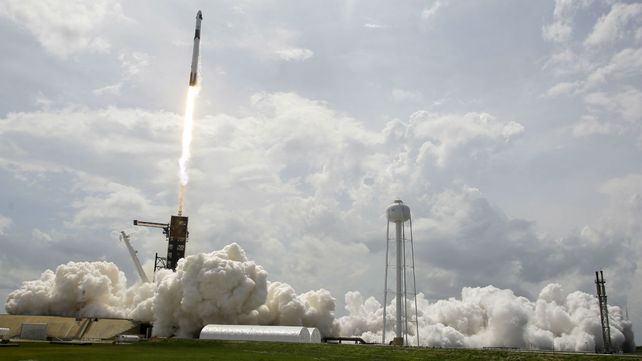 La nave Crew Dragon se acopló con éxito a la Estación Espacial Internacional
