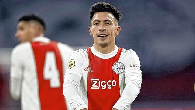 Lisandro Martínez convirtió el segundo gol del líder de la Liga de los Países Bajos.