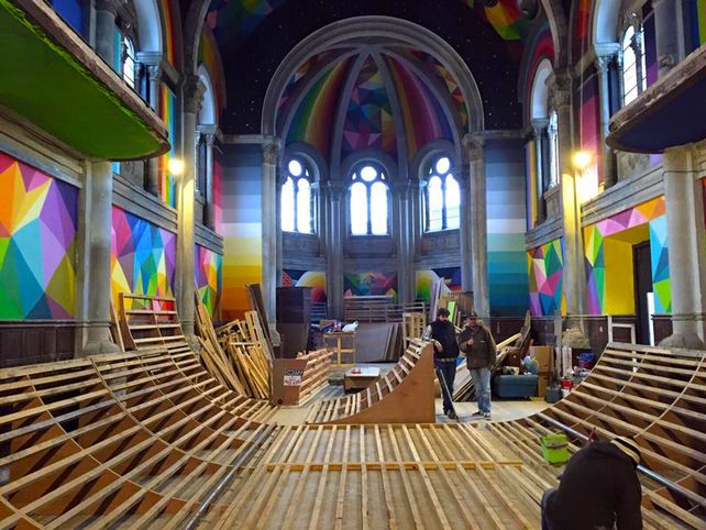 Convirtieron una iglesia de más de 100 años en un colorido skate park