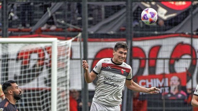 Cristian Vega rescató la mejora de Colón en el segundo tiempo contra Belgrano.