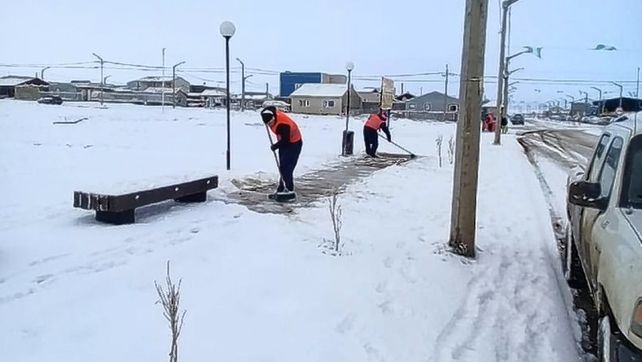 Nieva en Ushuaia en pleno diciembre y en la víspera del comienzo de la temporada de turismo