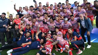 Todo Los Andes celebra el ascenso a la PN. Será el rival de Rosario Central en la Copa Argentina.