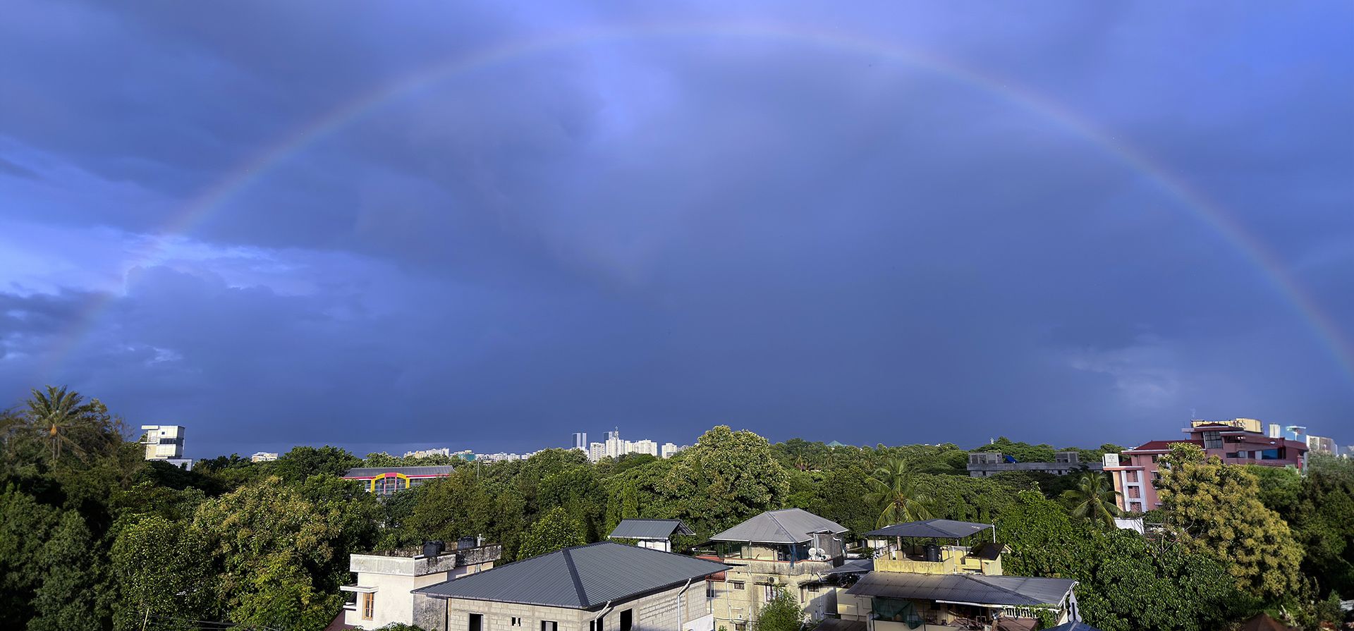 Un arco iris aparece en medio de nubes monzónicas durante un breve sol en un día lluvioso en Kochi, estado de Kerala, en el sur de India, el viernes 28 de junio de 2024. (Foto AP/R S Iyer) Un arco iris aparece en medio de nubes monzónicas durante un breve sol en un día lluvioso en Kochi, estado de Kerala, en el sur de India, el viernes 28 de junio de 2024. (Foto AP/R S Iyer)