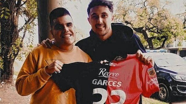 Facundo Garcés sorprendió al hincha no vidente de Colón que fue protagonista de un video viral en pasado viernes.