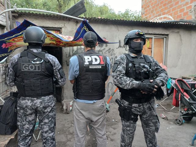 Microtráfico y posible conexión con un homicidio: múltiples allanamientos en la región