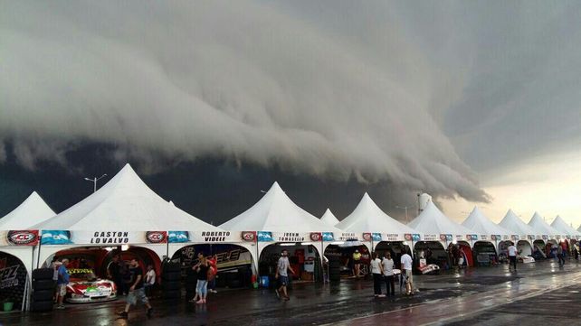 Una cola de tornado arrasó con todo en el autódromo de Concepción del Uruguay