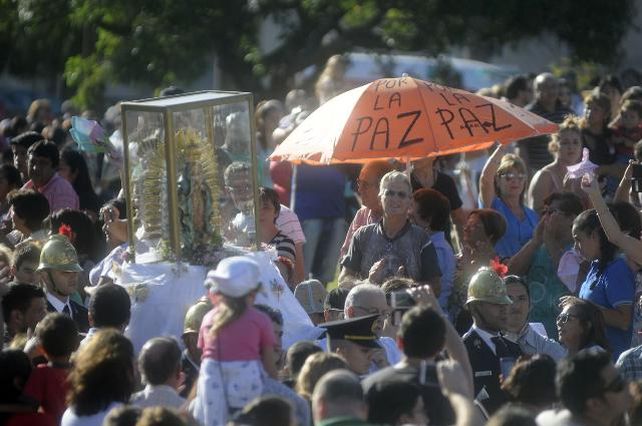 Cientos de santafesinos peregrinaron este sábado junto a la Virgen de Guadalupe
