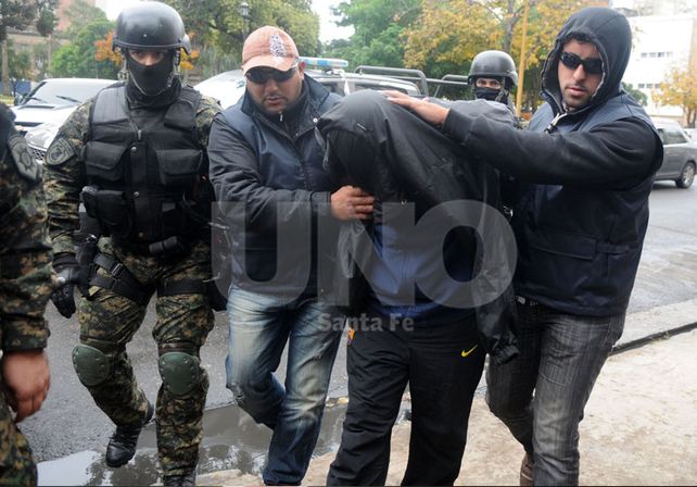 Apresado. Leiva fue detenido en un procedimiento policial realizado en el conurbano bonaerense en el 2014. Había estado siete meses prófugo de la Justicia santafesina luego del homicidio en el bar. UNO de Santa Fe/Juan M. Baialardo