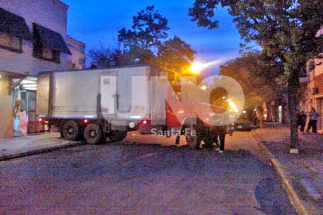 Vecinos de Bº Roma denuncian a carnicería de la zona por cortes ilegales de calles