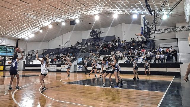 Las chicas de Alma Juniors perdieron ante Ben Hur como local por la Liga Femenina de Básquet.