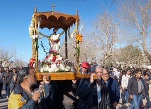 Roban USD 100.000 de la casa de un jefe comunal mientras estaba en una procesión