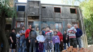 Vecinos del barrio Acería se movilizan a Casa de Gobierno
