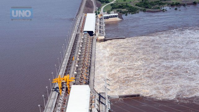 Ante a crecida del río Uruguay Salto Grande decidió superar la cota de expropiación del Lago