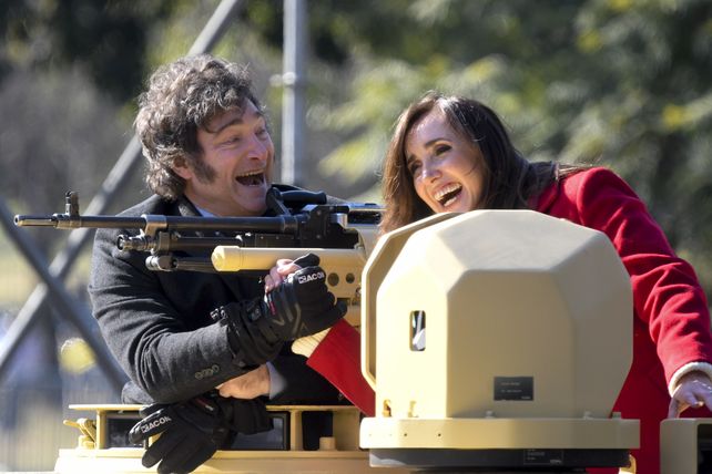 Una de las pocas en que coinciden Javier Milei y Victoria Villarruel es que no hubo terrorismo de Estado y que los militares sostuvieron una guerra contra la guerrilla de Montoneros y ERP.