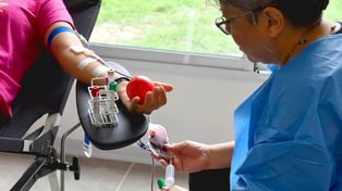 Las condiciones para donar sangre son ser mayor de 18 años, pesar más de 50 kilogramos y tener buena salud.