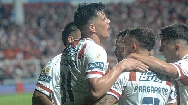 ¿Cuánto hacía que Unión no metía tres goles en el 15 de Abril?