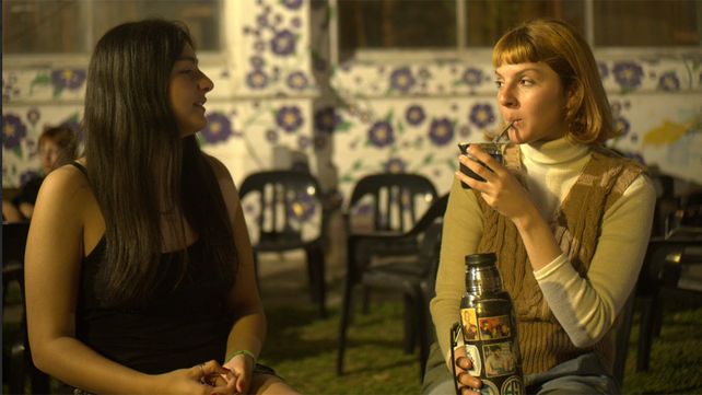 Una noche de toma en Humanidades: charlas, mate, bolsas de dormir y juegos de cartas