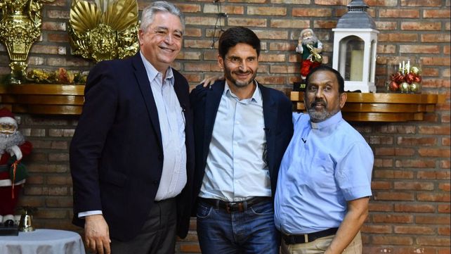 El gobernador Maximiliano Pullaro grabó un mensaje de fin de año&nbsp;junto al padre Ignacio Peries y el pastor evangélico José Luis Urso