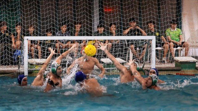 Regatas de Santa Fe cayó ante Independiente en la liga de waterpolo.