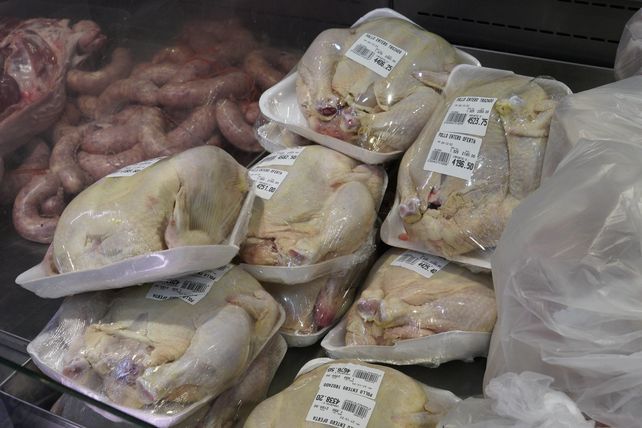 El consumo de pollo creció en todas las carnicerías debido al aumento de la carne vacuna.