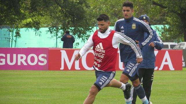 Preparación. Desde las 10.30 entrenarán en el predio de Ezeiza Javier Mascherano