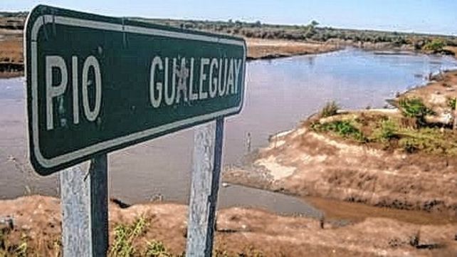 El hombre quiso evitar un control policial y decidió tirarse al río Gualeguay