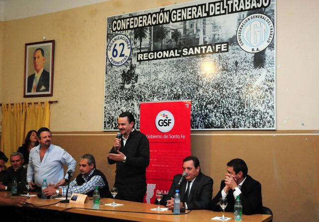 “Algunos hablan de un cambio con el corazón y están con los que bajaron el sueldo a docentes”
