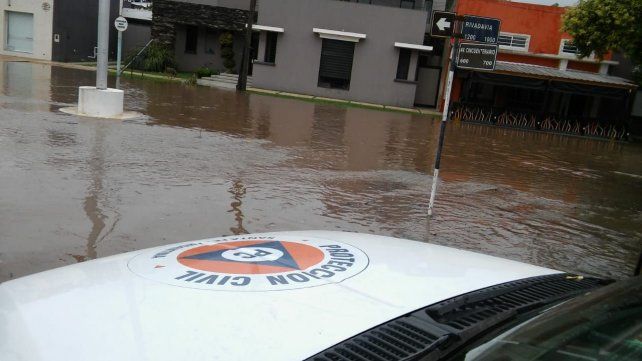 Protección Civil pide a municipios y comunas revisar desagües y sistemas de bombeo por posibles lluvias fuertes.