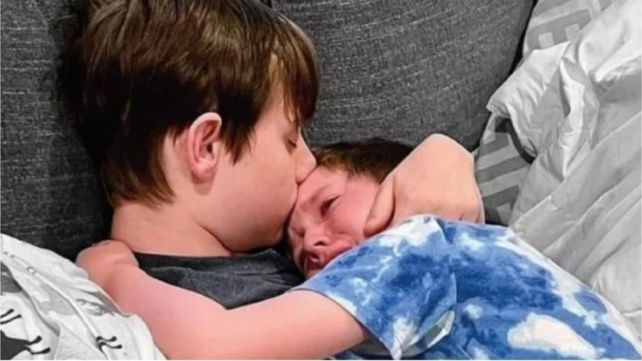 Así fue el emotivo abrazo que se dieron Ian y Peter.